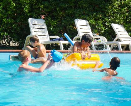 Juni-Urlaubsangebot mit kostenlosen Kindern in Rimini